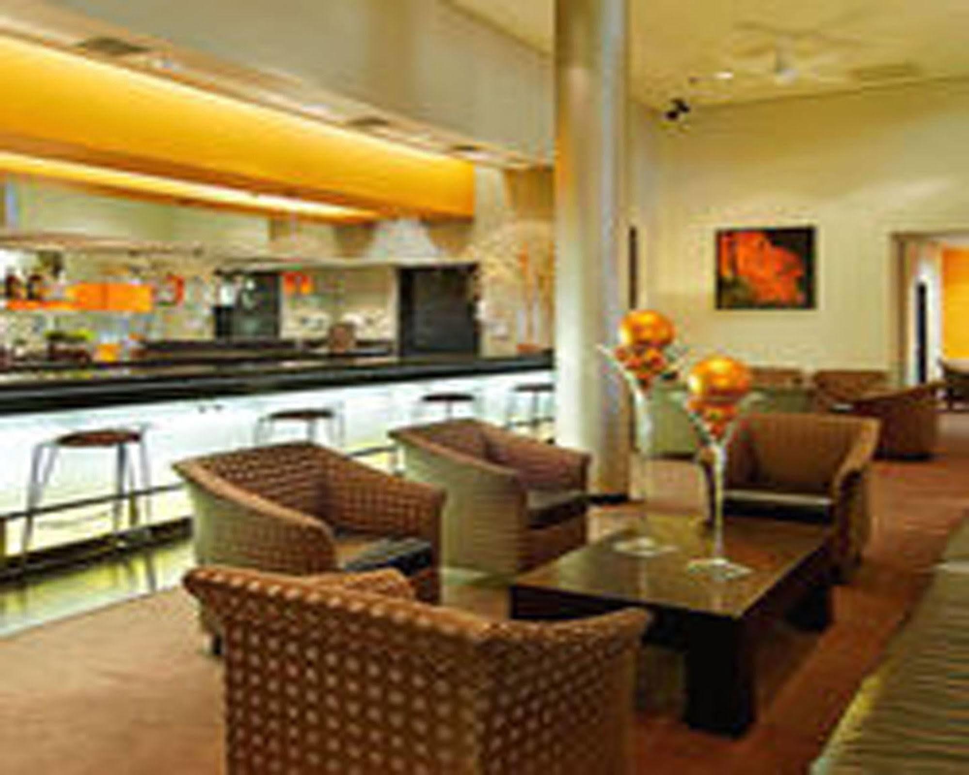 Ramada Plaza By Wyndham West Hollywood Hotel & Suites Лос-Анджелес Екстер'єр фото