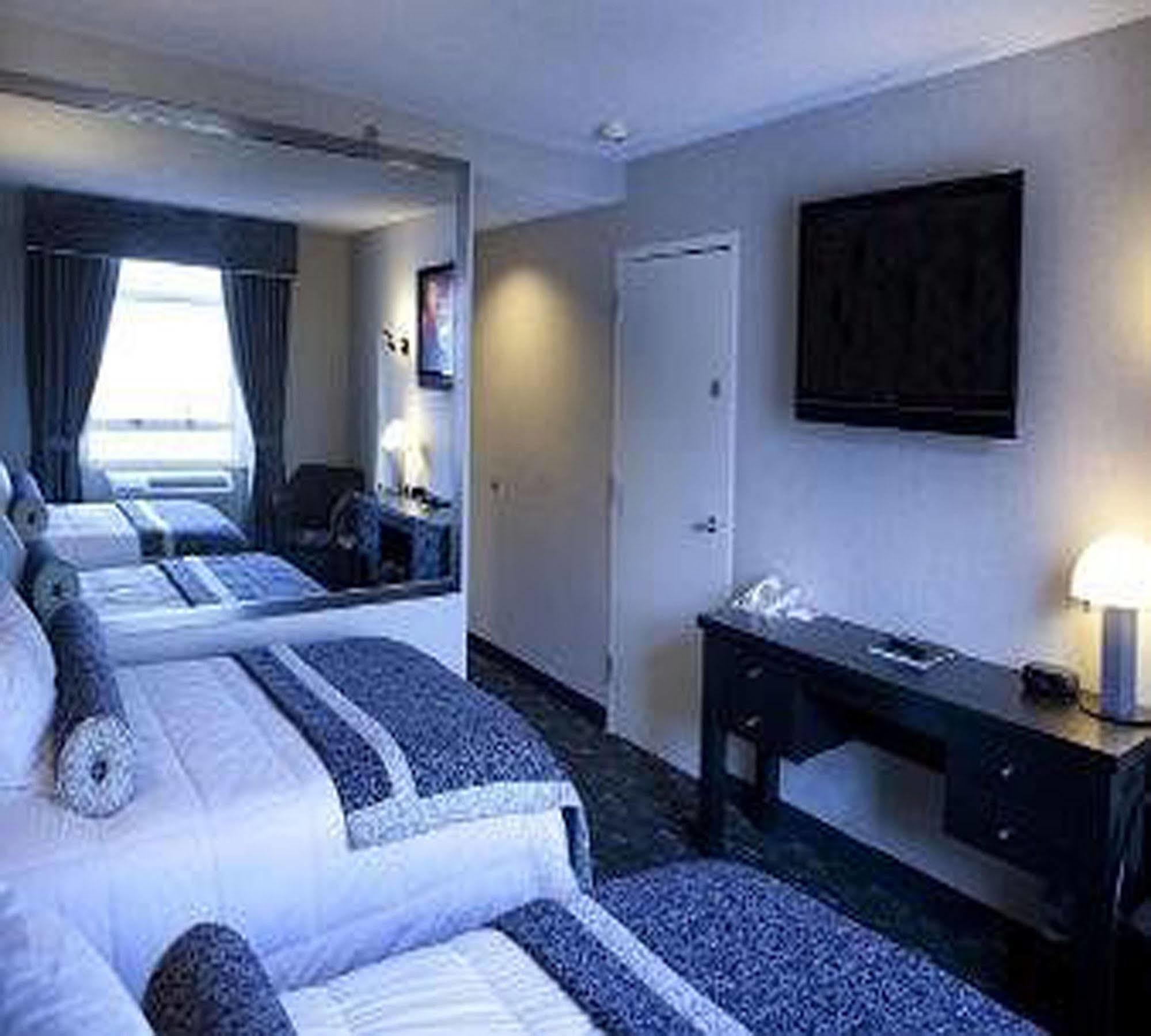 Ramada Plaza By Wyndham West Hollywood Hotel & Suites Лос-Анджелес Номер фото