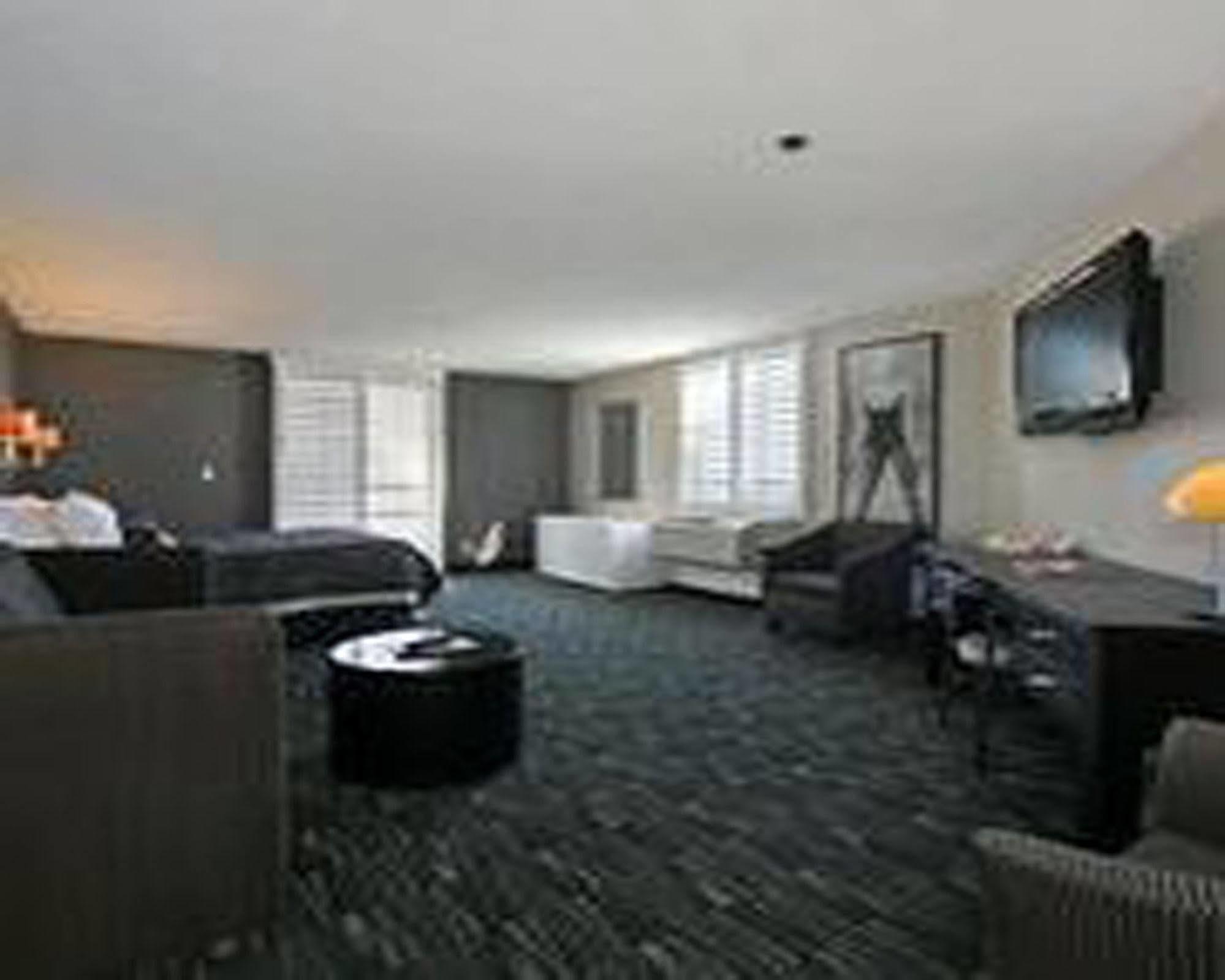 Ramada Plaza By Wyndham West Hollywood Hotel & Suites Лос-Анджелес Екстер'єр фото