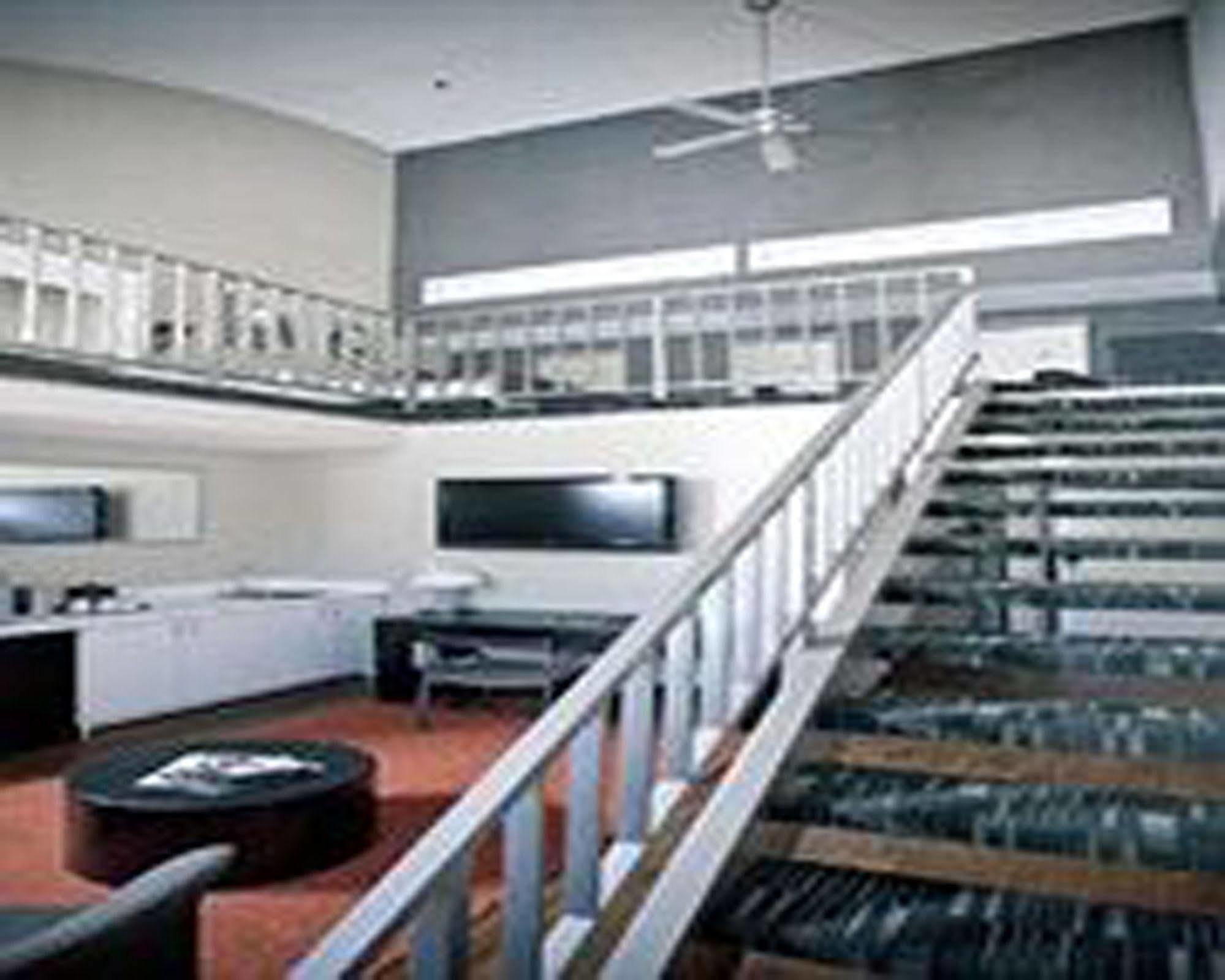 Ramada Plaza By Wyndham West Hollywood Hotel & Suites Лос-Анджелес Екстер'єр фото