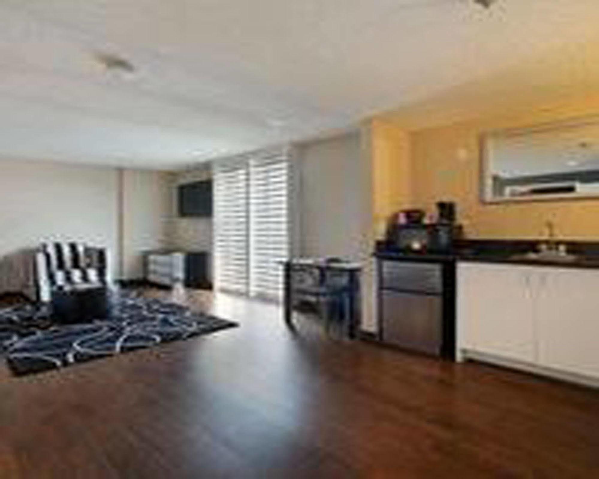Ramada Plaza By Wyndham West Hollywood Hotel & Suites Лос-Анджелес Екстер'єр фото